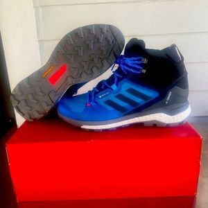 Terrence Skychaser 2 Mid GTX Hiking Boot- only warn for 2 hours. Too big for me